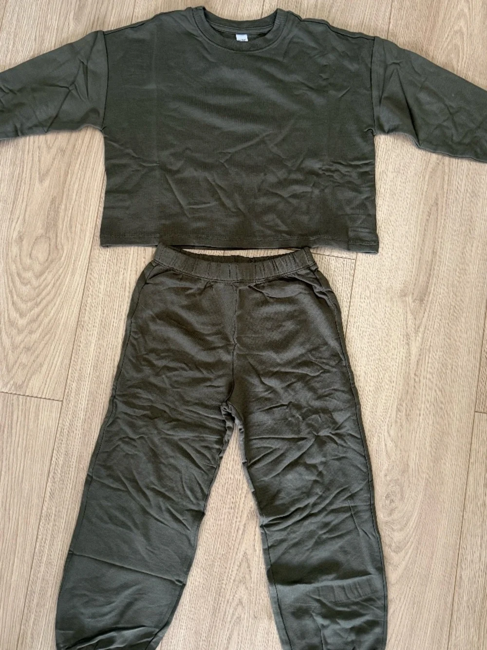 nuuds for kids  TONES Cropped Sweatshirt Set OLIVE 5T